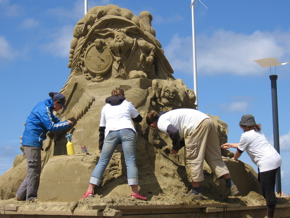 Sandsculpture im Werden sein.