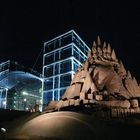 Sandskulptur bei Nacht
