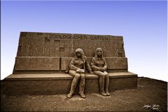 Sandskulptur "Die Kinder vom Bahnhof Zoo" (Christiane F.)