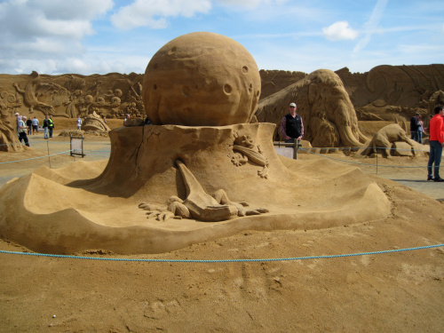 Sandskulpturen Thema Dinosauriazeit, 01.08.2015