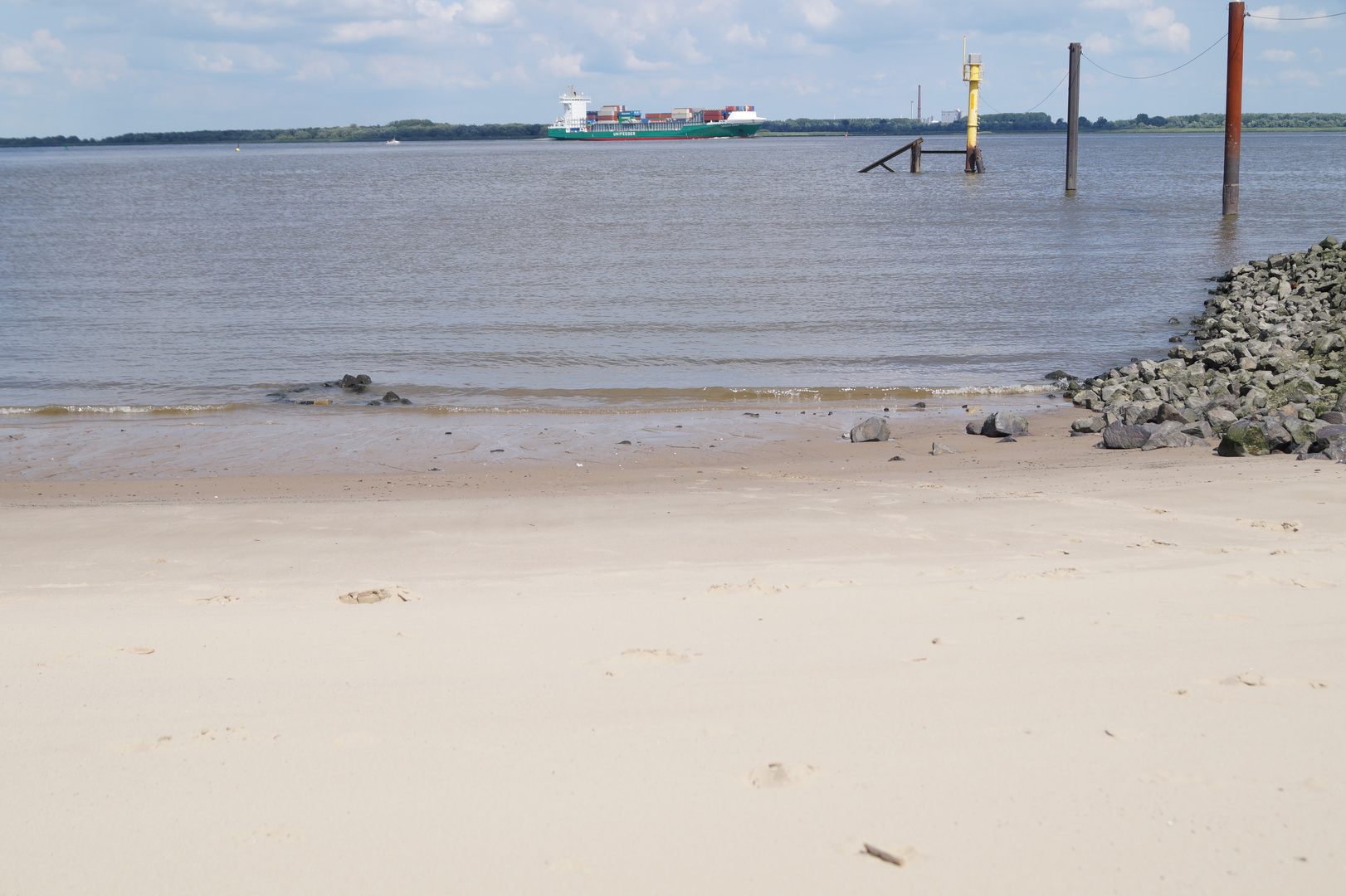 Sandstrand an der Elbe