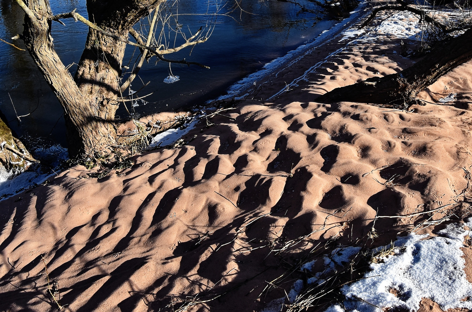 Sandstrand, von der Natur geformt