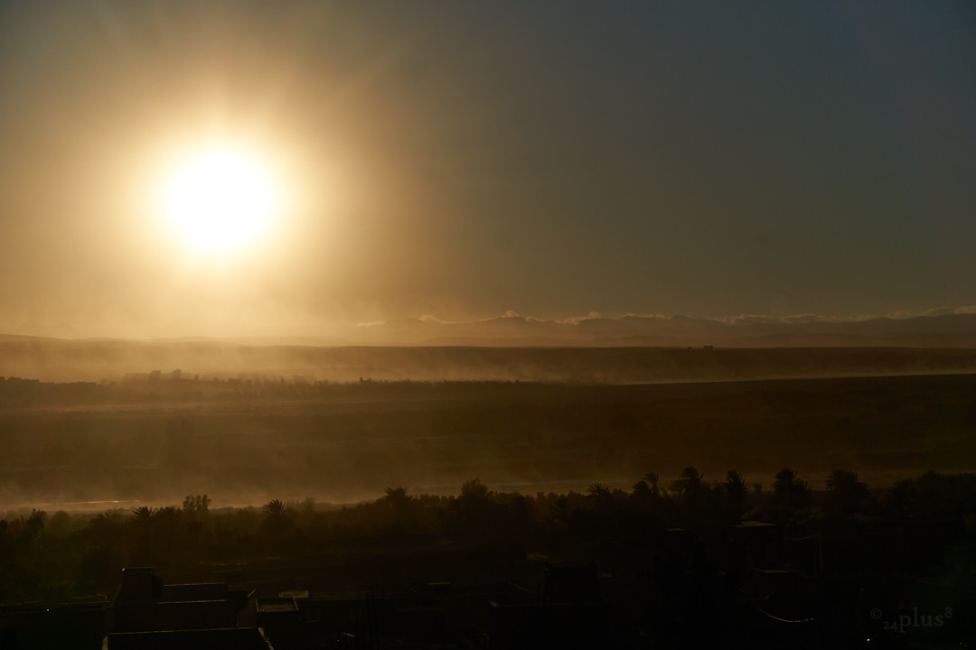 Sandstürmchen im Sonnenuntergang