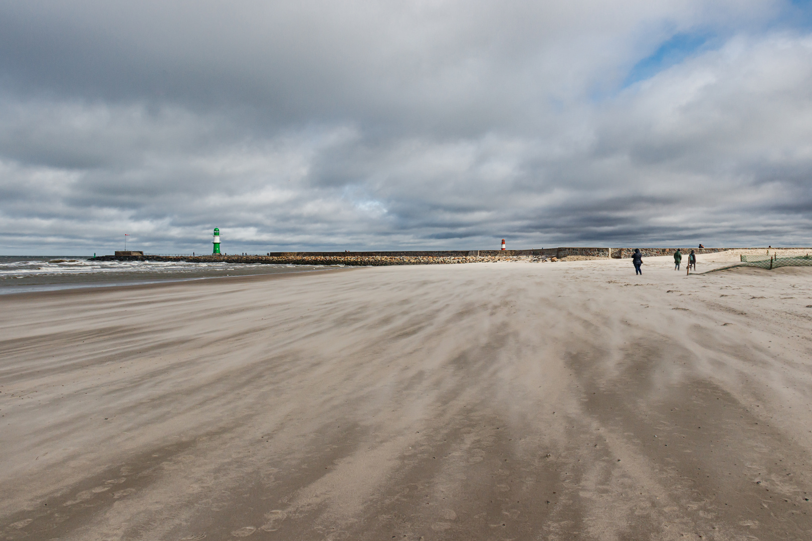 Sandsturm am Strand vor Warnemünde