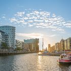 Sandtorhafen mit Elbphilharmonie