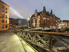 Sandtorquaihof von der  Jungfernbrücke aus gesehen