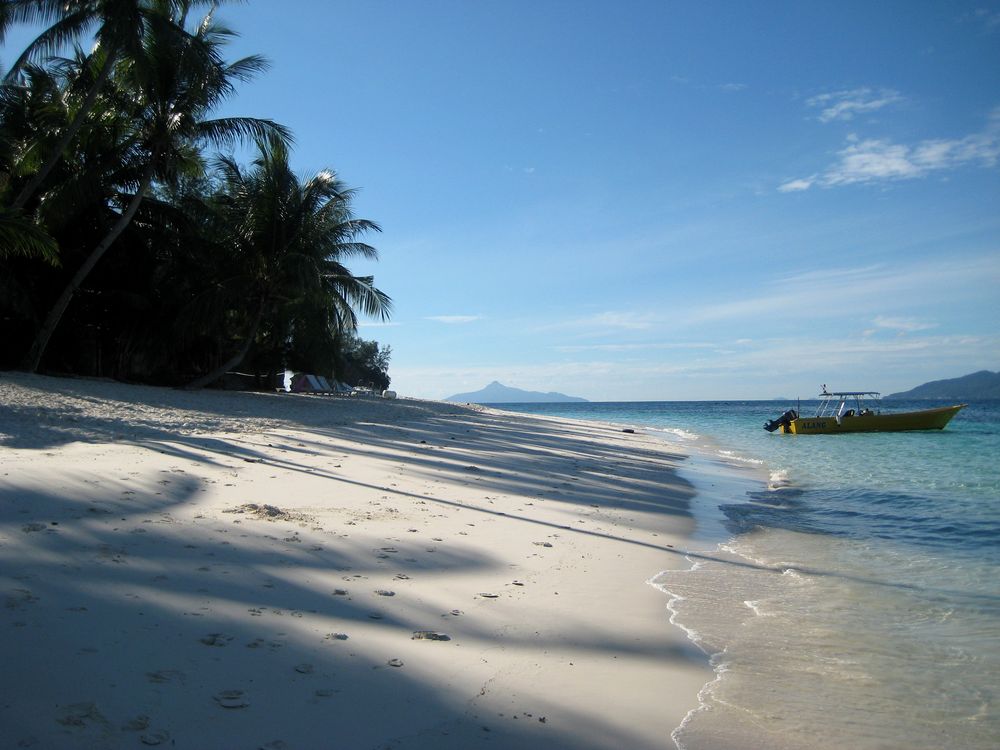 sandy beach von Theresa Pichorner 