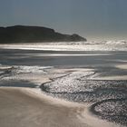 sanft lecken die Wellen den Strand