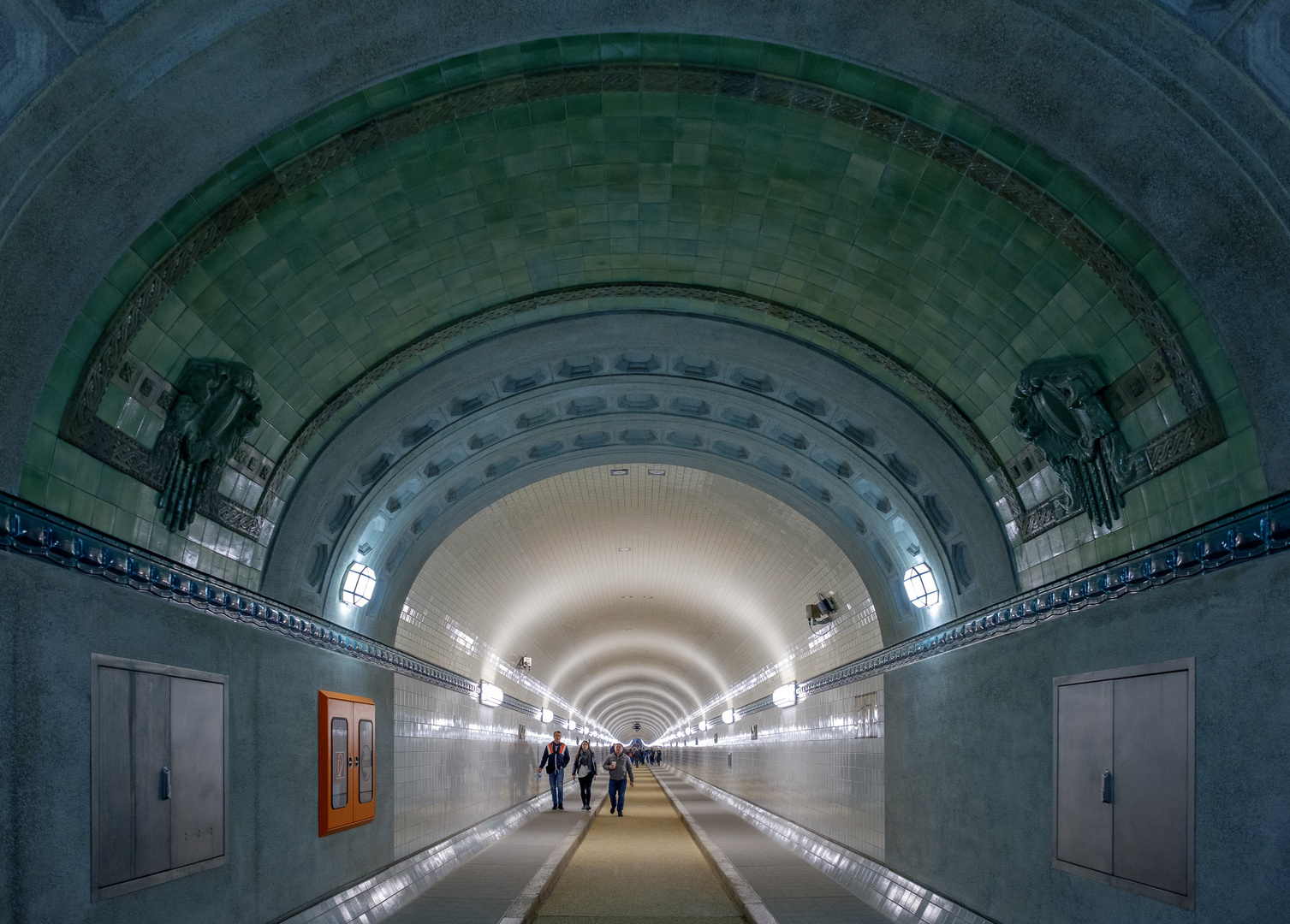 Sanierte "Alter Elbtunnel" Röhre 