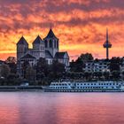 Sankt Kunibert in Köln im Abendrot