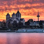 Sankt Kunibert in Köln im Abendrot