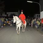 Sankt Martin führt den Zug zum Martinsfeuer an