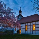 Sankt-Pankratius-Kirche zur blauen Stunde