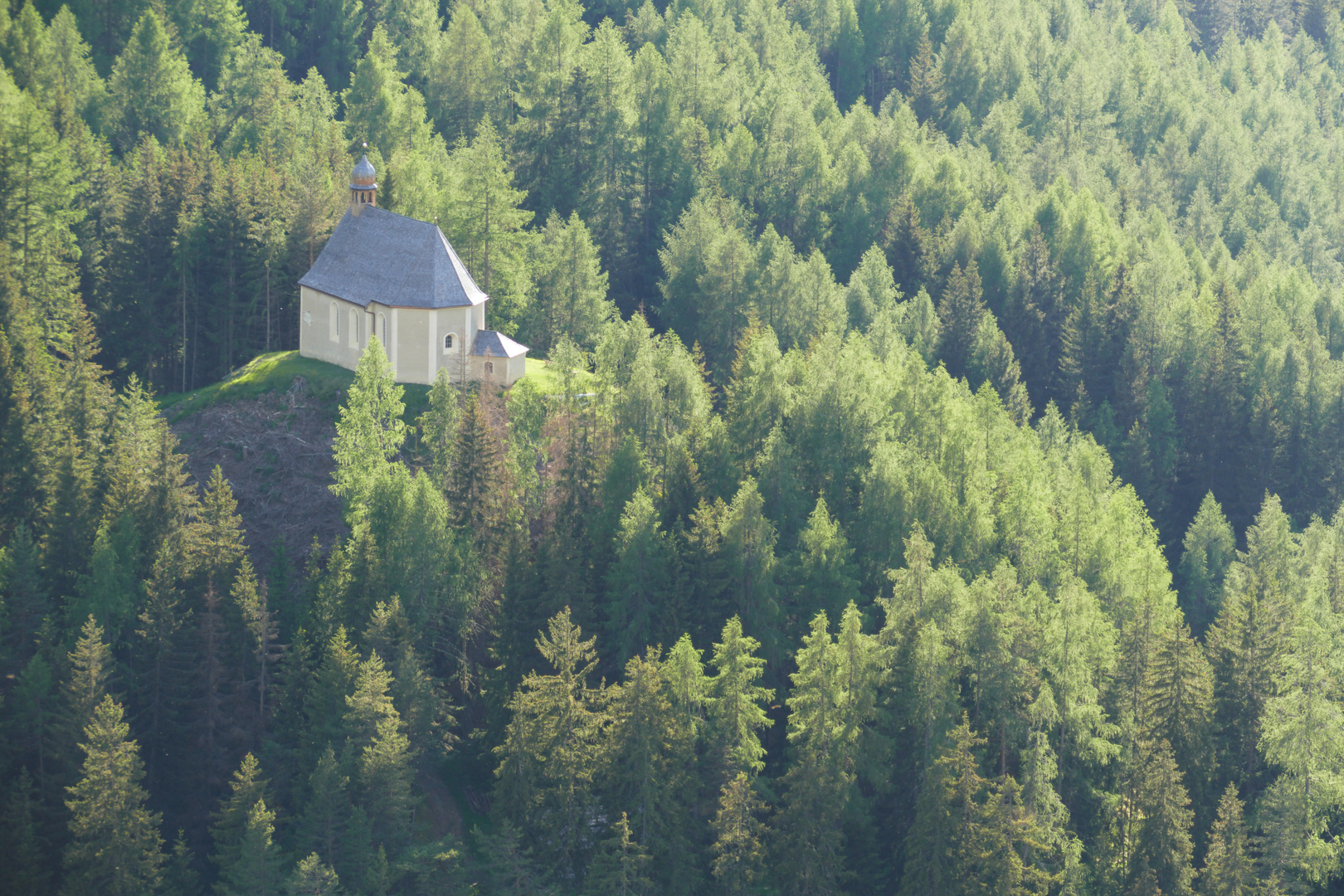 Sankt Ulrichs Kapelle im Abendlicht