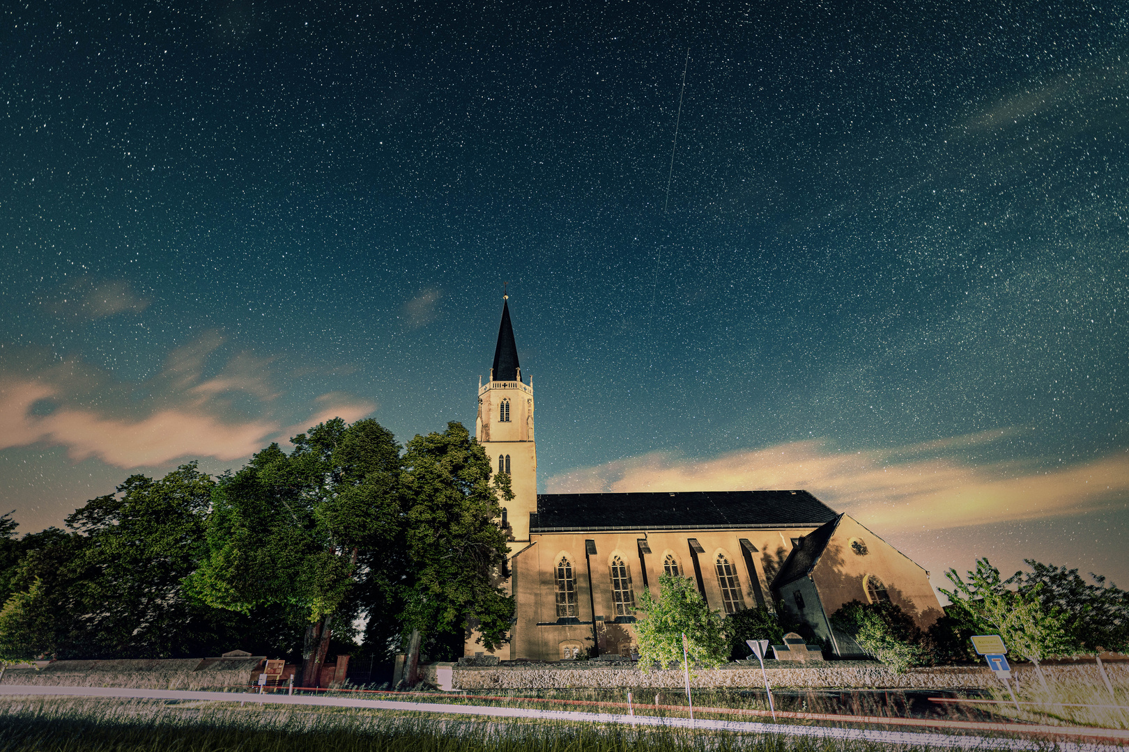 Sankt-Urban-Kirche bei Nacht