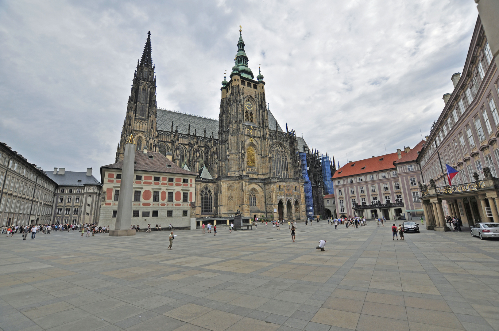 Sankt-Veits-Dom im Hof der Prager Burg