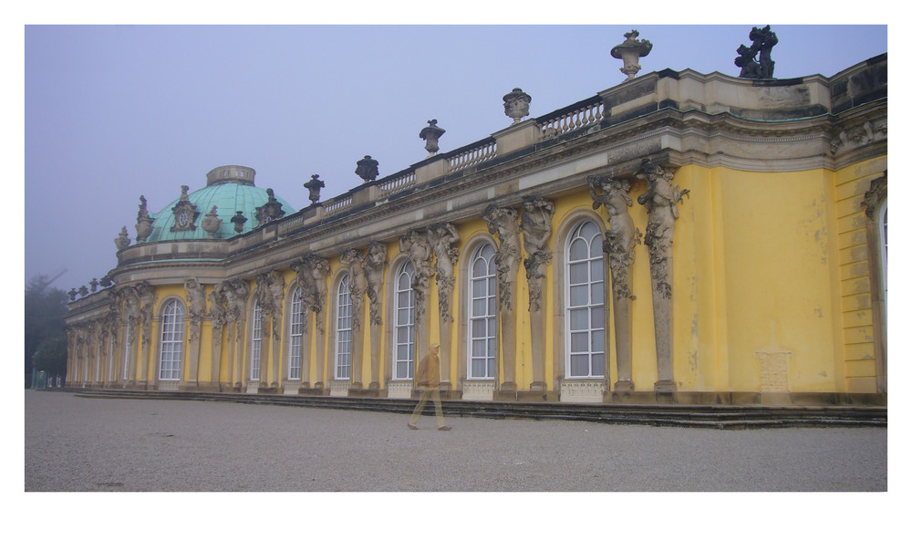 Sanssouci bei Morgennebel