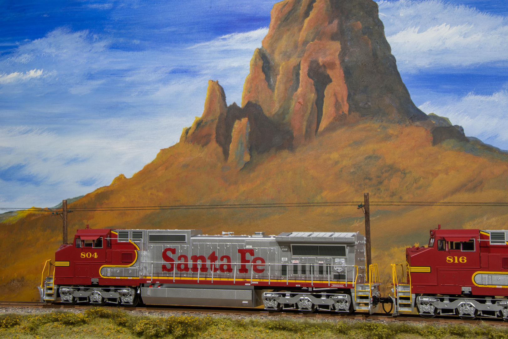 Santa Fe Dash 8-40CW