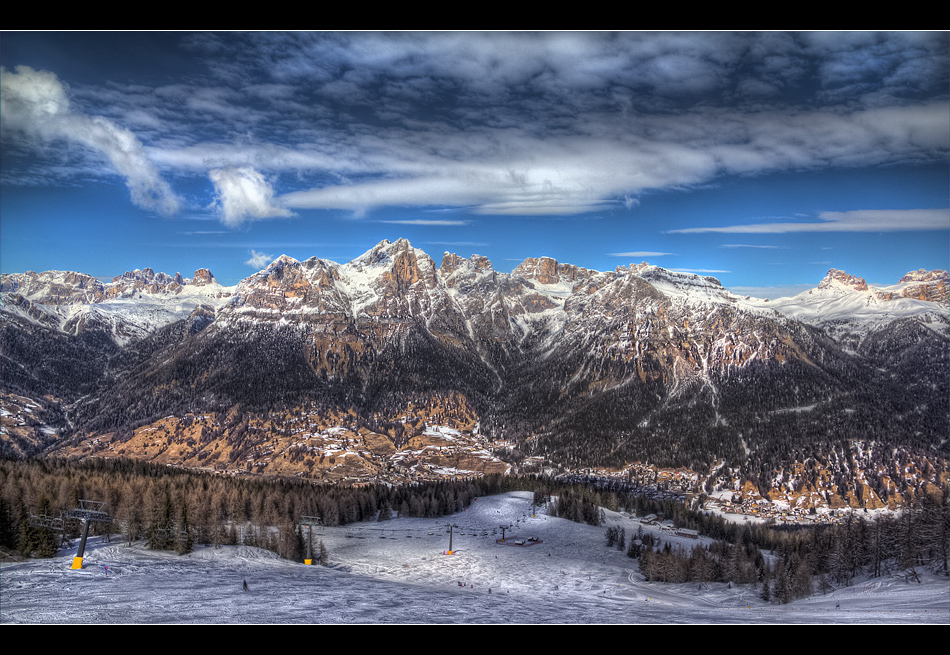 Santa Fosca vor der Cernera Gruppe