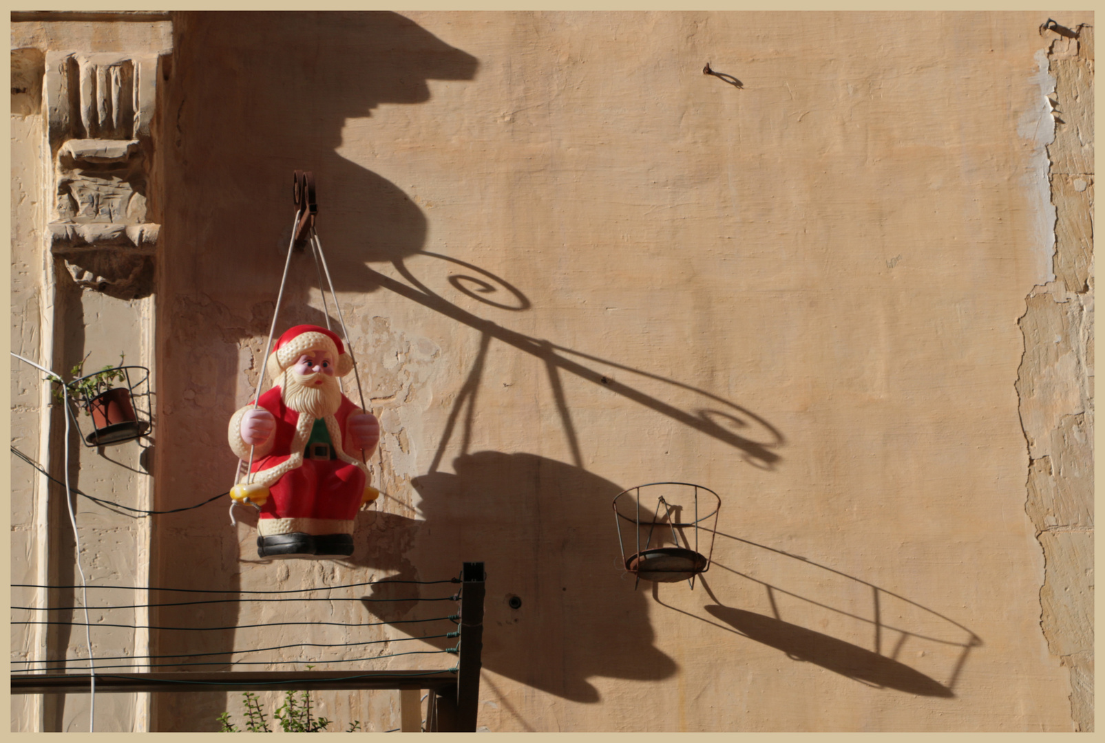 santa in the sun in valletta