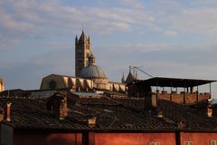 Santa Maria Assunta über den Dächern von Siena 