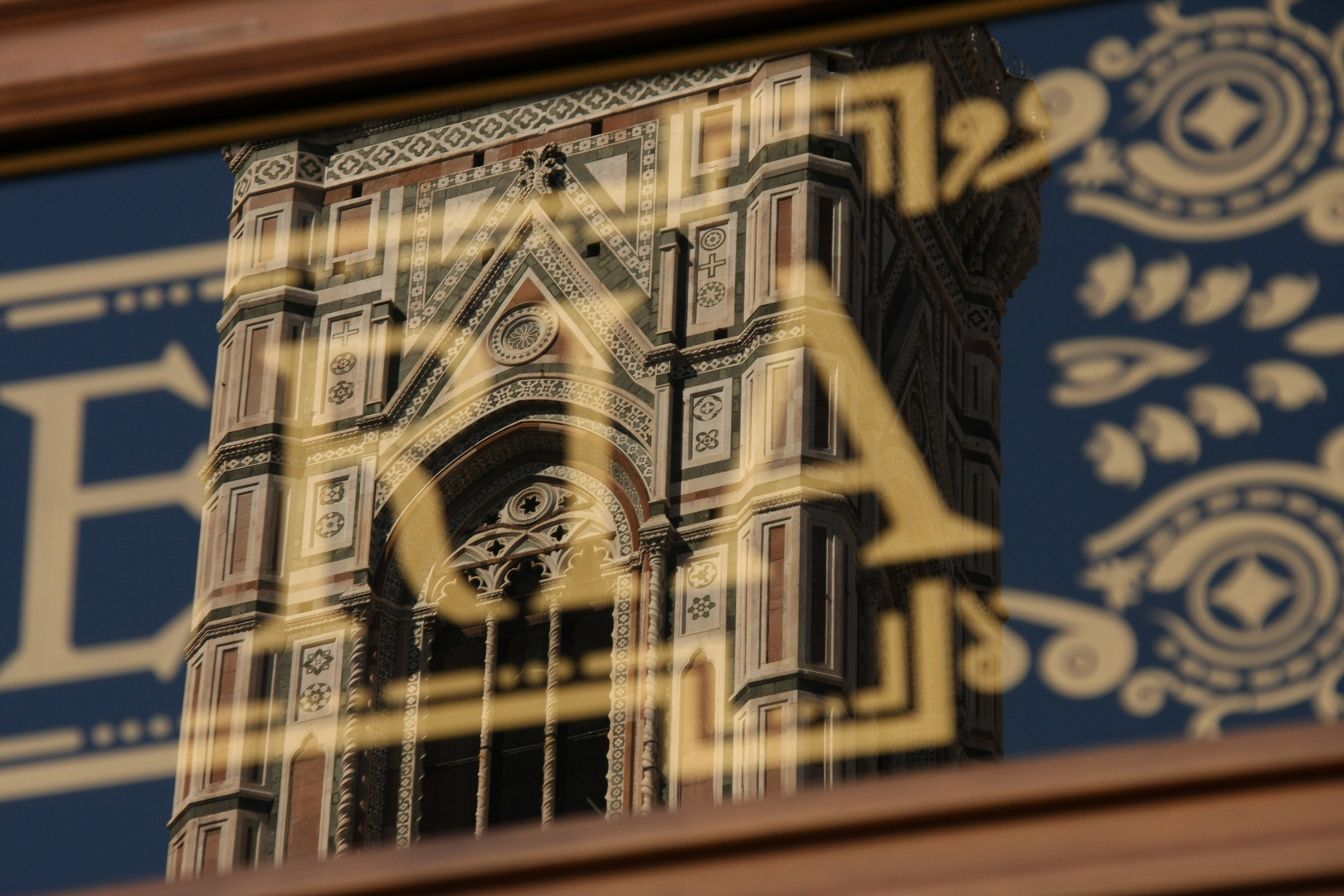 Santa Maria del Fiore im Spiegel der Boutique "Officine Panerai" - Florenz