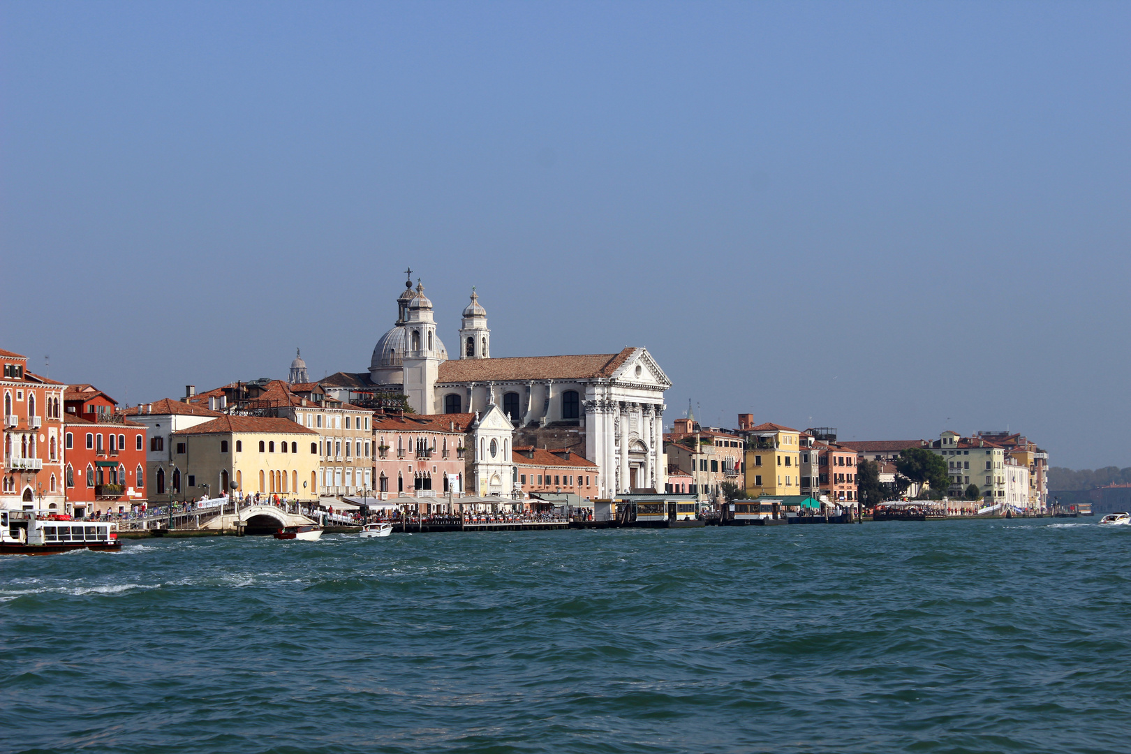 Santa Maria del Rosario vom Wasser aus