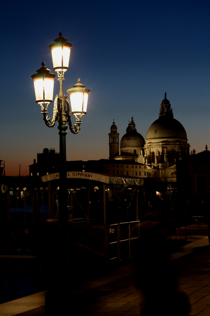 Santa Maria Della Salute in der Abenddämmerung