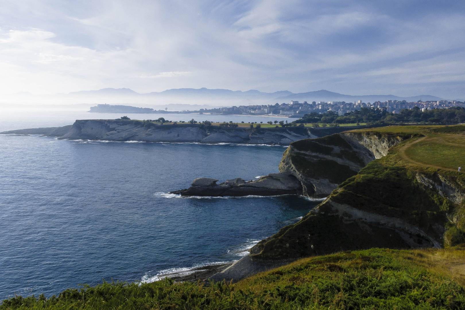 Santander beim Leuchturm am Morgen