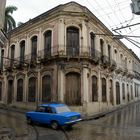 Santiago. Lada passiert Kreuzung