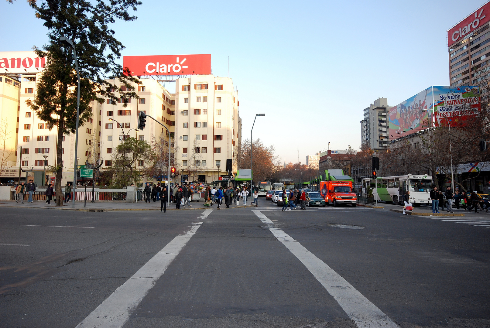 Santiago - Plaza Baquedano / Av Vicuna Mackenna - Foto 0027