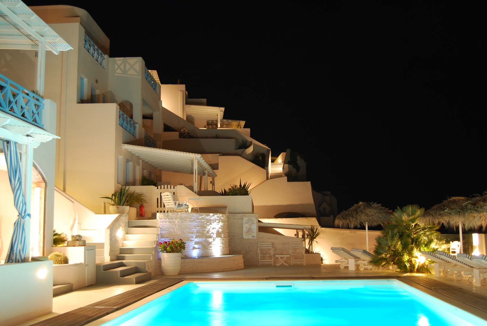 Santorin: Hotel Andromeda bei Nacht