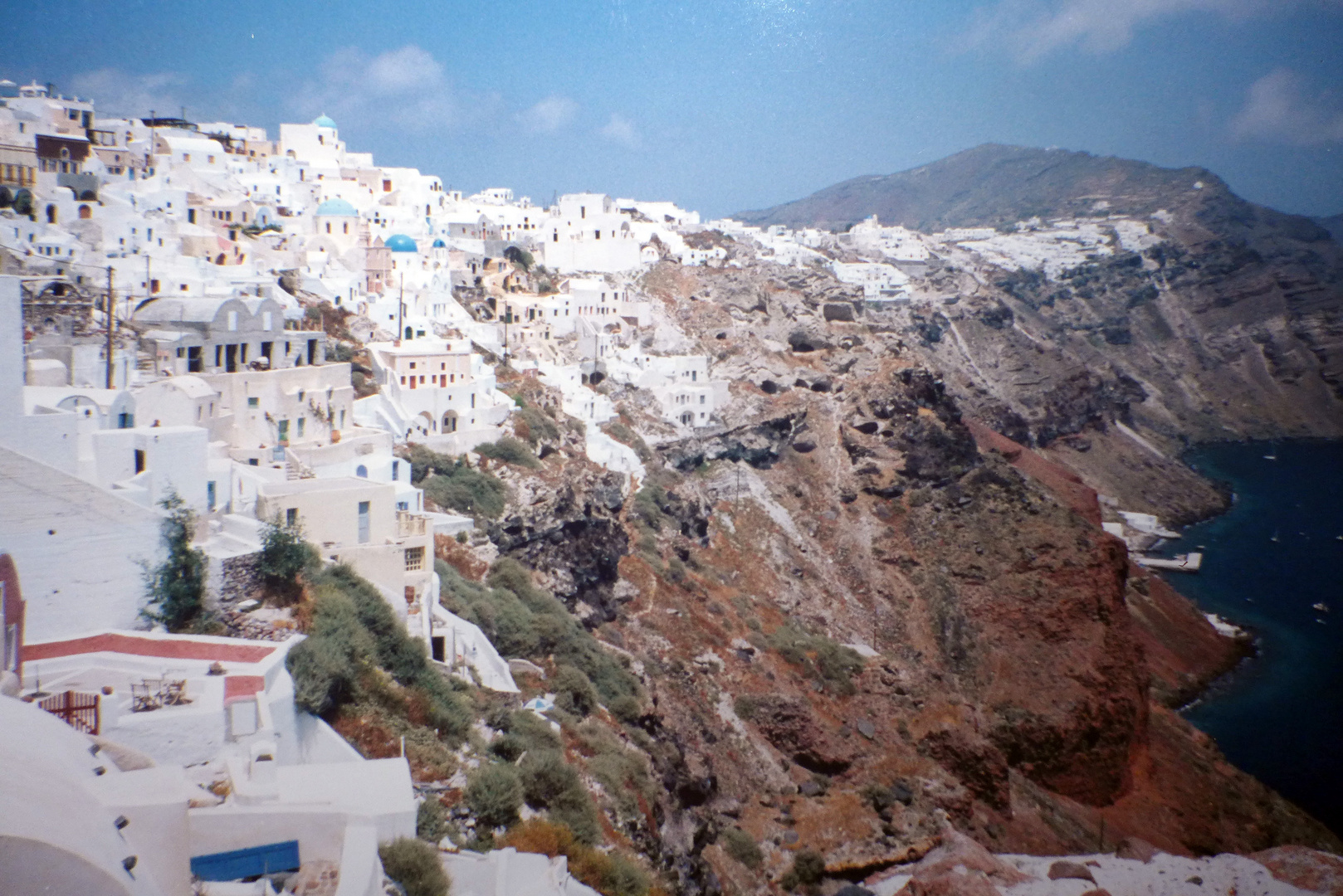 Santorini, die weisse Stadt auf schwarzem Vulkanboden