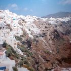 Santorini, die weisse Stadt auf schwarzem Vulkanboden