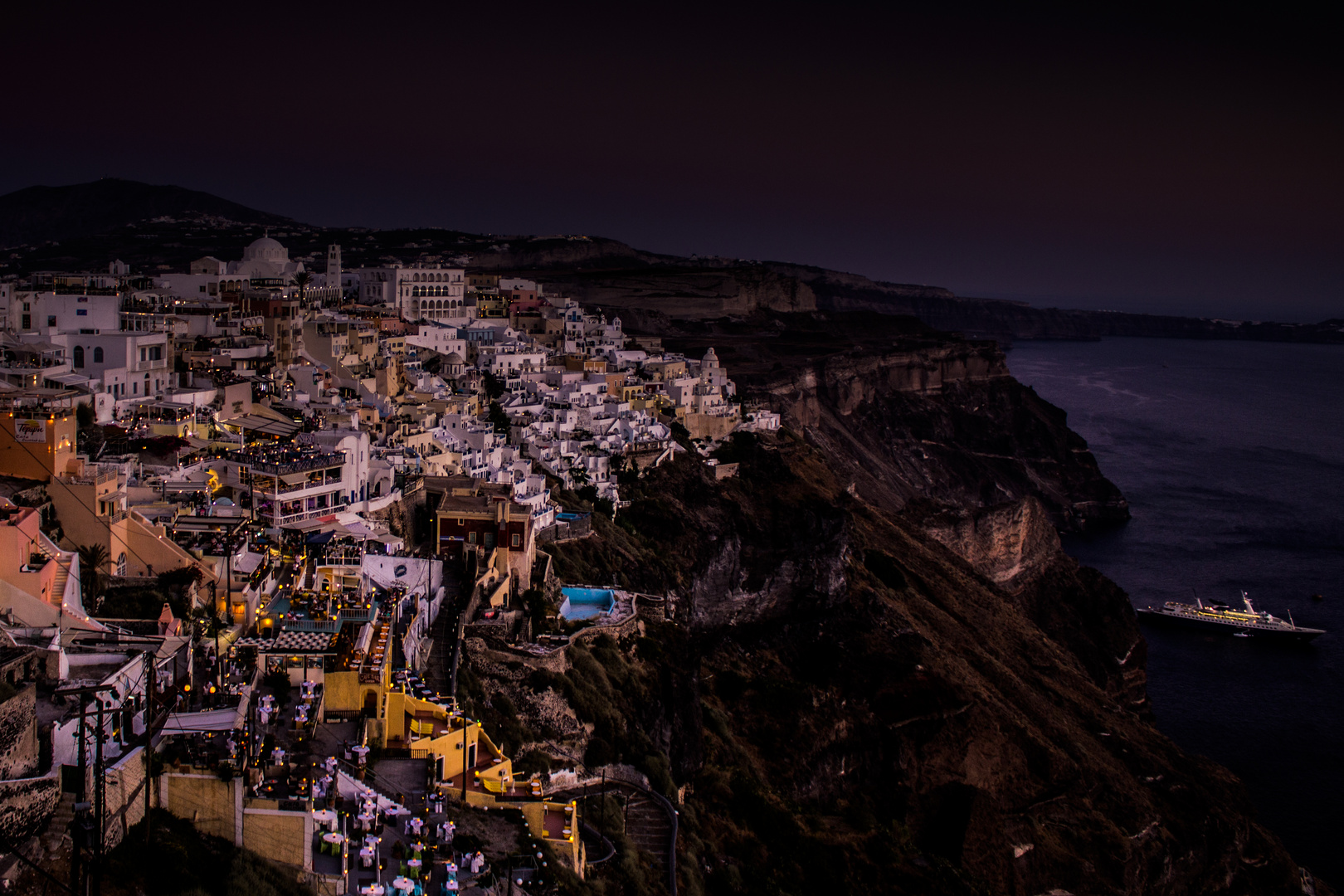 Santorini (Fira) bei Nacht