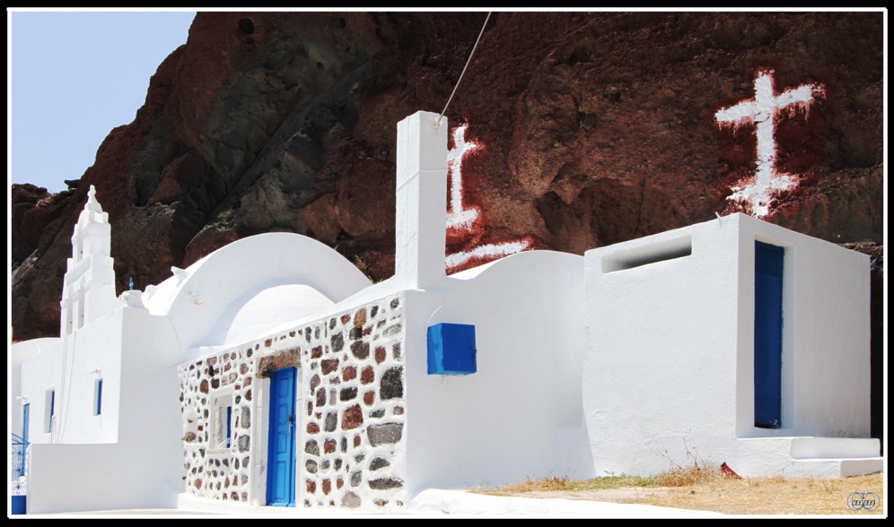 Santorini - Kirche bei der Red Beach