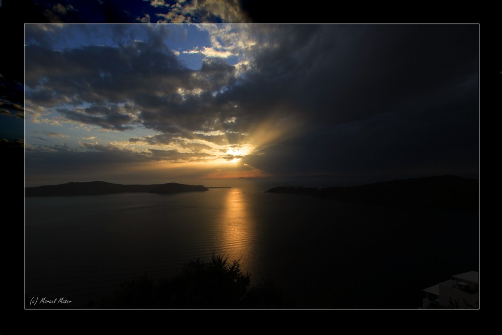 Santorini - Sonnenuntergang bei aufziehender Regenfront