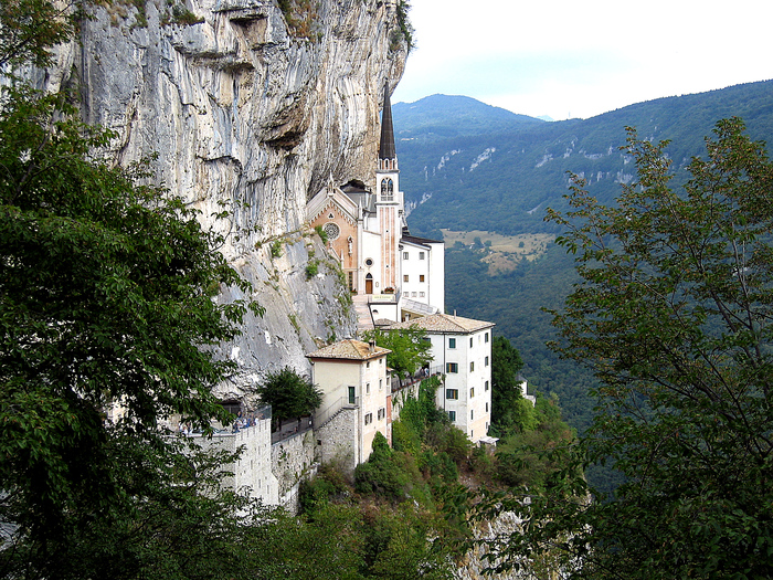 Santuario Madonna della Corona