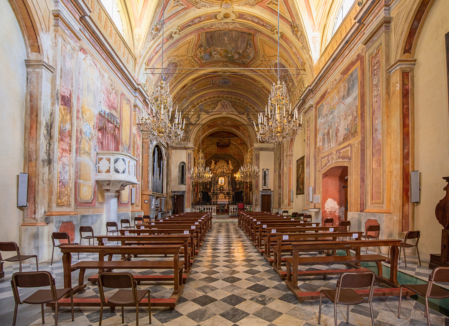 Santuario Nostra Signora di Soviore - innen so prächtig ..