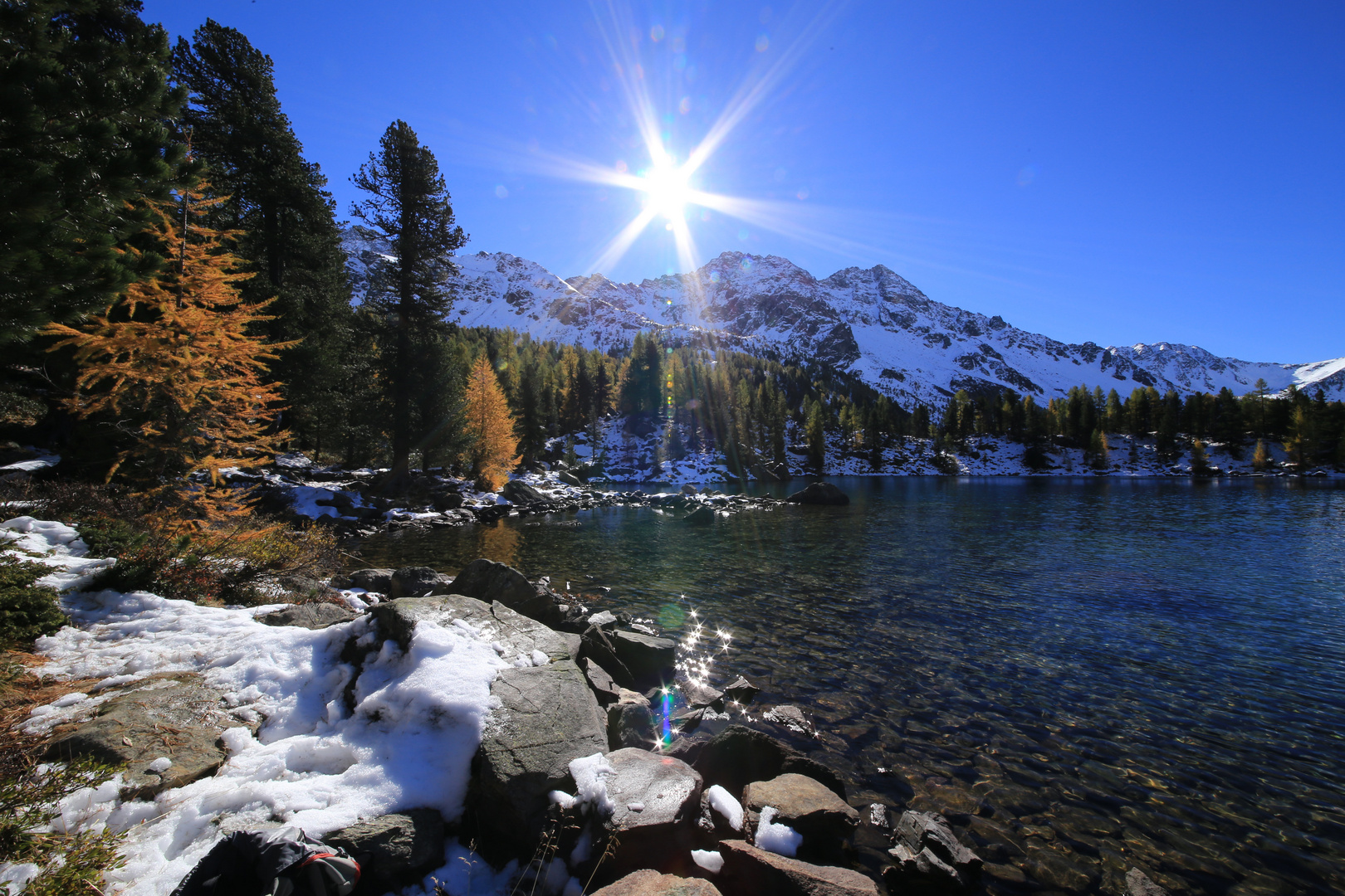 Saoseosee im Herbst und Sonnenlicht