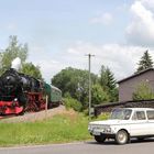 Saporosch wartet am Bahnübergang