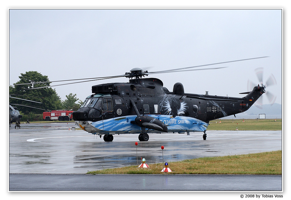 SAR-Hubschrauber bei den Startvorbereitungen