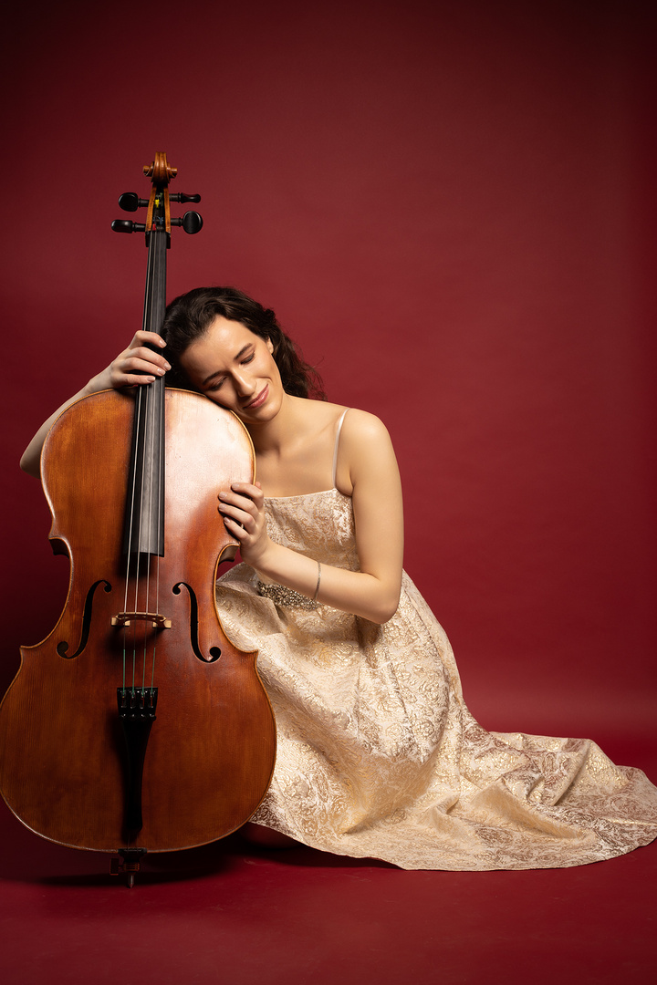 Sarah in love with her cello