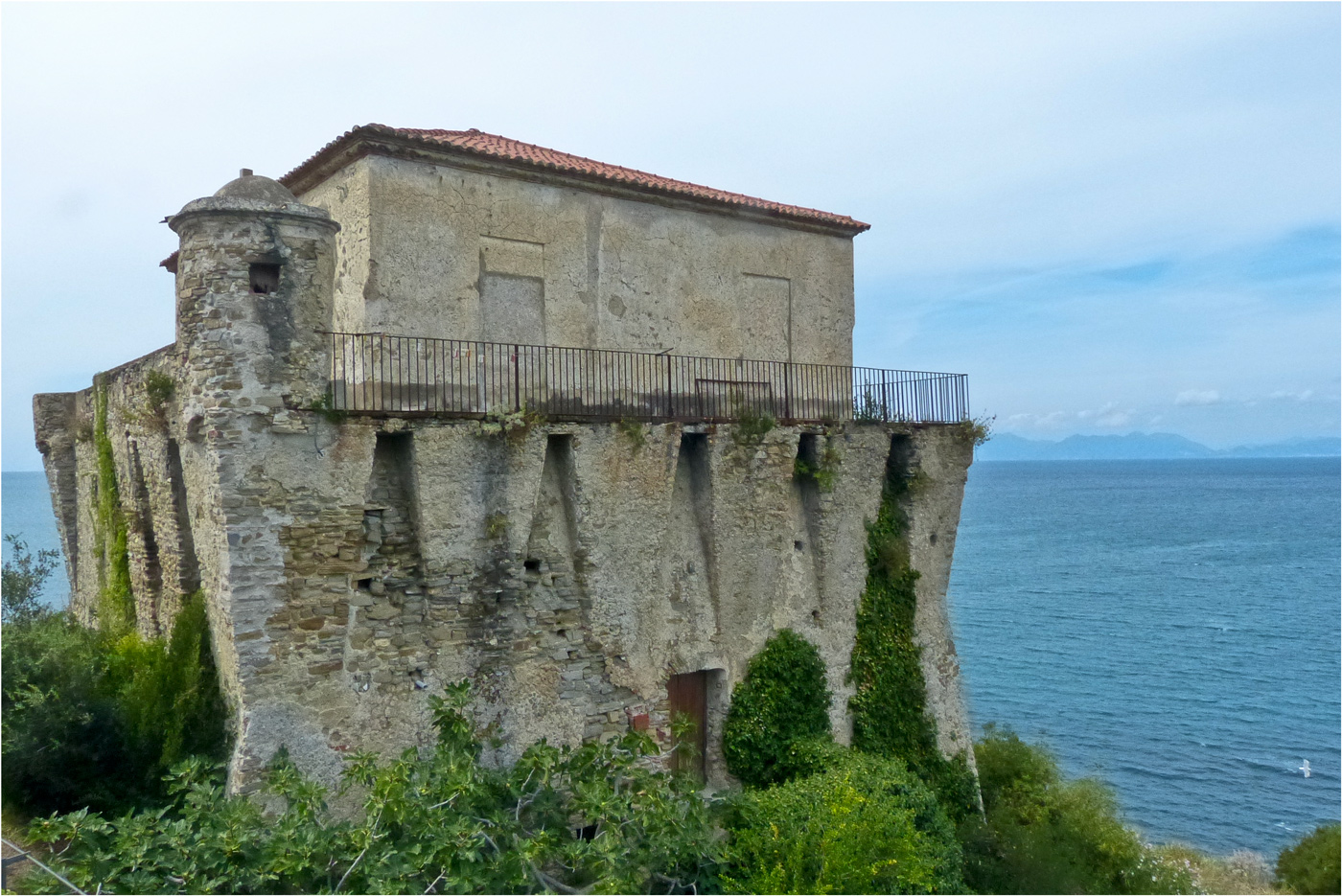 SARAZENEN TURM BEI PAESTUM