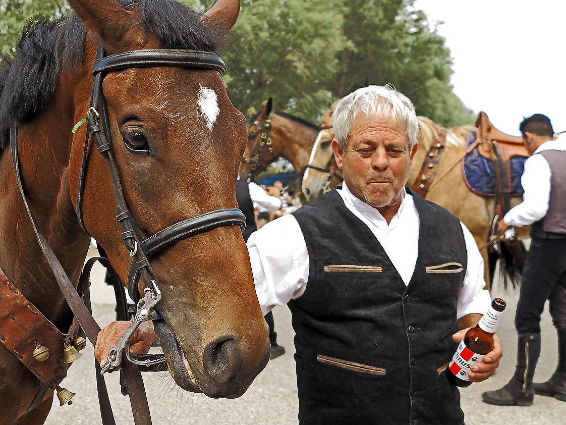 Sardischer Reiter mit seinem Pferd / il cavaliere sardo con il suo cavallo (3)