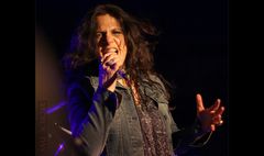 Sari Schorr - USA