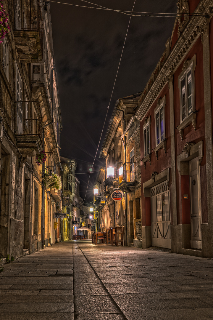 Sarria by night