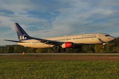 SAS - Scandinavian Airlines Boeing 737-800 LN-RGG 00 Touchdown Rwy 14 ZRH