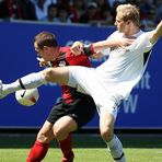 Sascha Amstätter (rotes Trikot, SV Wehen Wiesbaden)