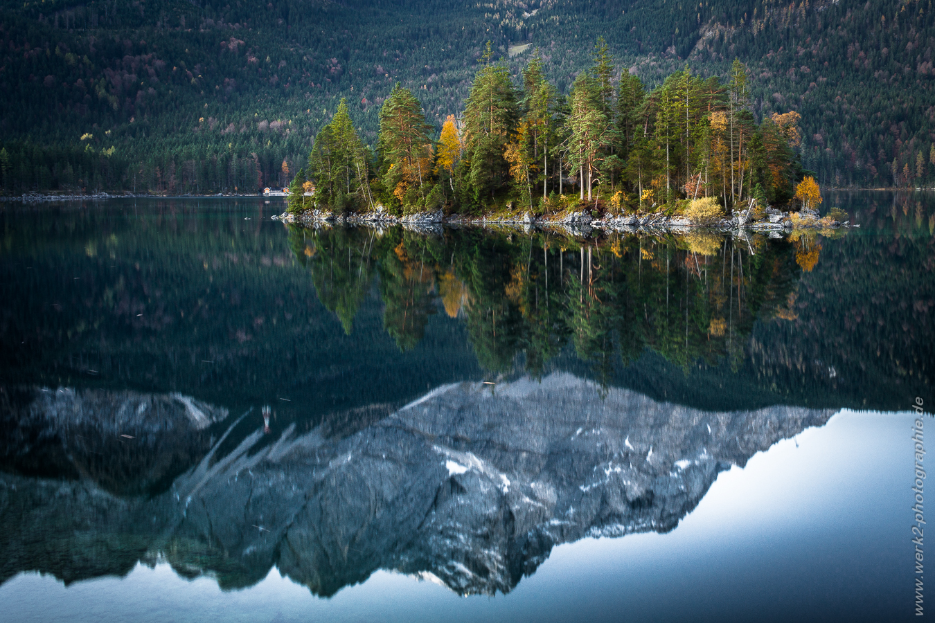 Sasseninsel im Herbst, Eibsee 2013